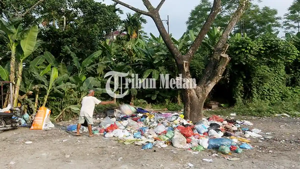 Berita Foto: INI Kata Kadis DLH, Heboh Retribusi Sampah Naik Berkali Lipat di Kota Medan - 28042024_RETRIBUSI-SAMPAH_ABDAN-SYAKURO-5.jpg
