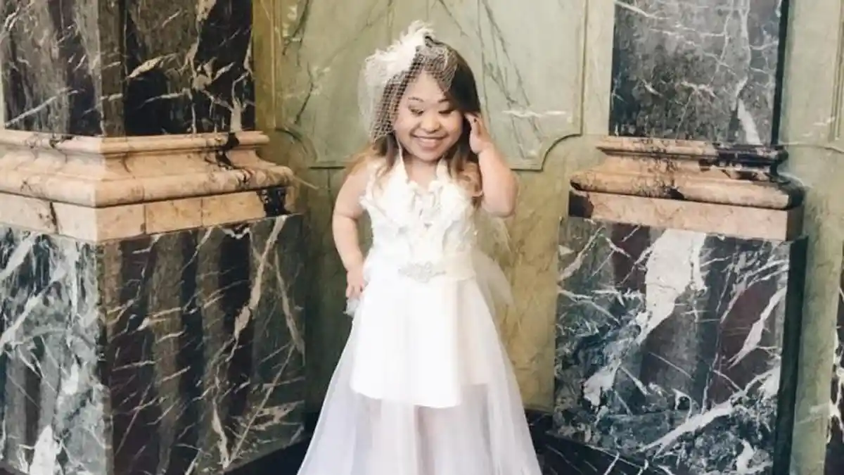 Meski Bertubuh Mini, Wanita Ini Mampu Menjadi Seorang Fashion Blogger