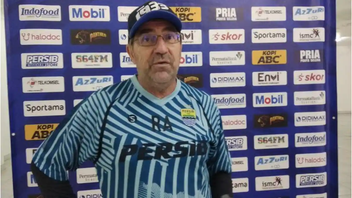 Tahun Baru Tinggal Menghitung Jam, Pelatih Persib Bandung Robert Alberts Berharap Seperti Ini