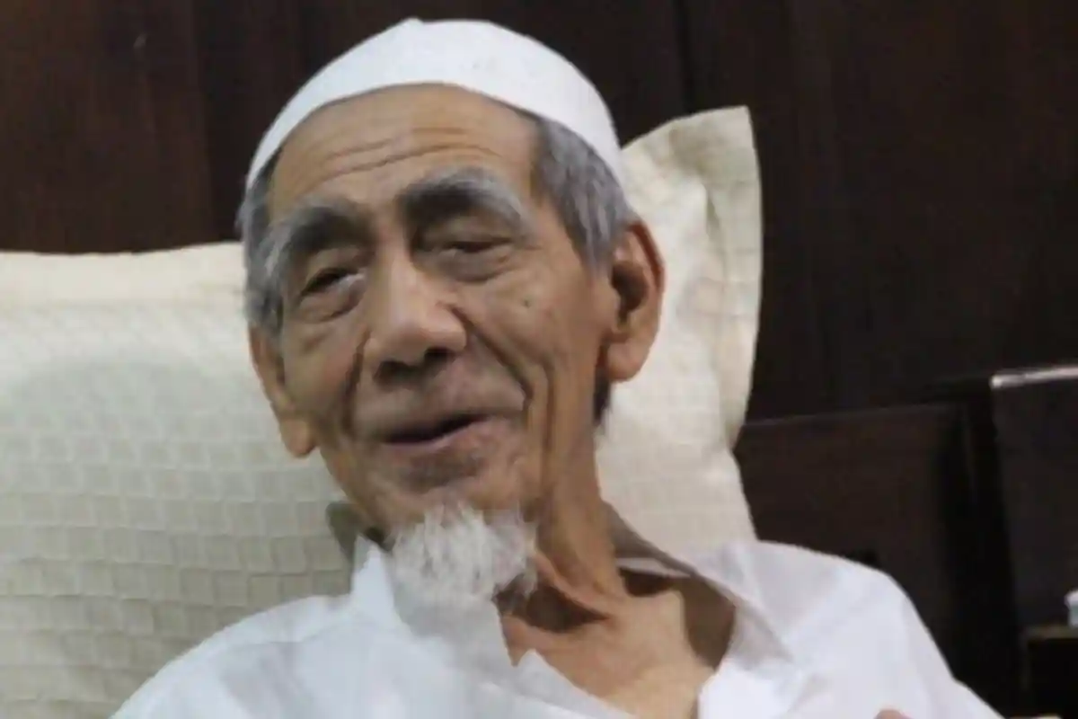 Mengenang Mbah Moen - Dari Rembang Belajar ke Mekkah hingga Berpulang di Tanah Suci