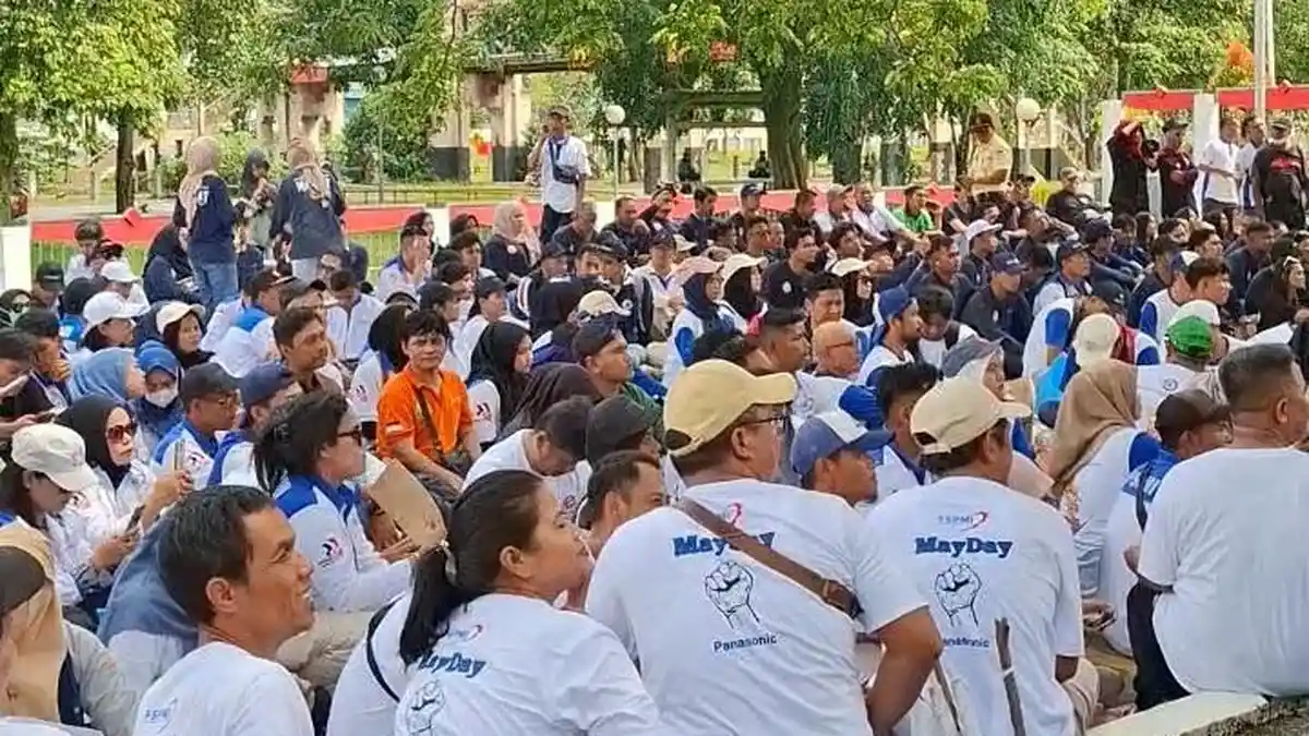 Massa Buruh dari FSPMI Batam Peringati May Day di Batamindo Plaza