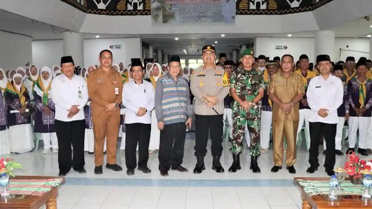 Penjabat Sekda Kota Kupang Lepas 196 Calon Jemaah Haji