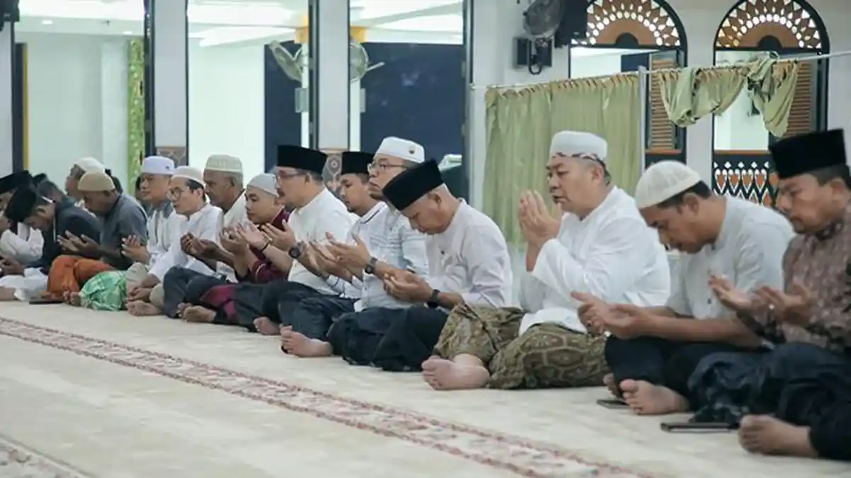 Bupati Asahan Ikuti Pengajian Subuh Masjid Agung H. Achmad Bakrie Kisaran