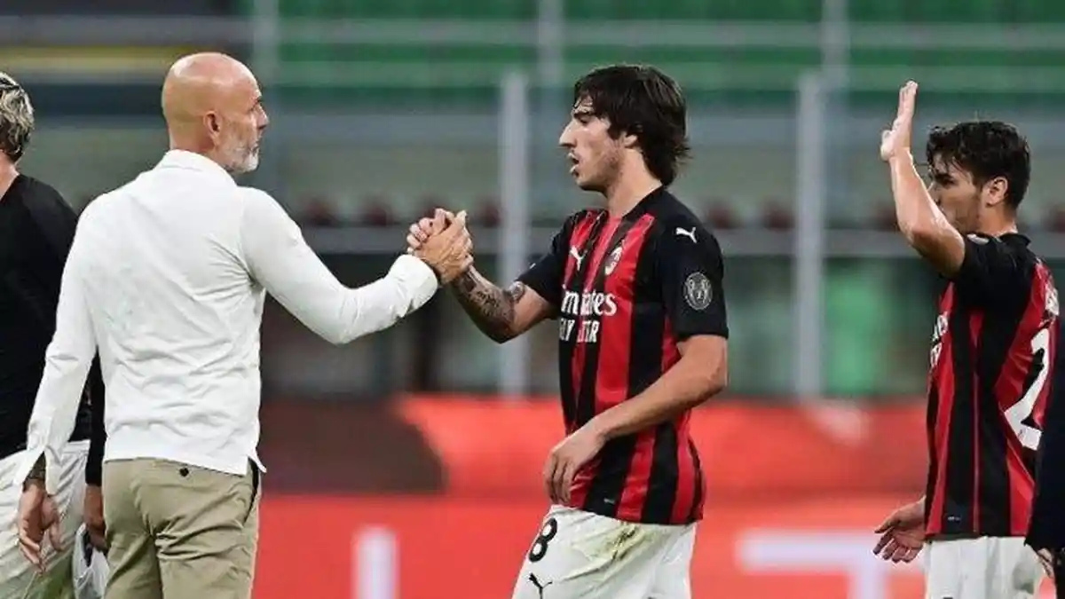 AC Milan Bisa Saja Scudetto Musim Ini, Manfaatkan Situasi Juventus dan Inter Milan