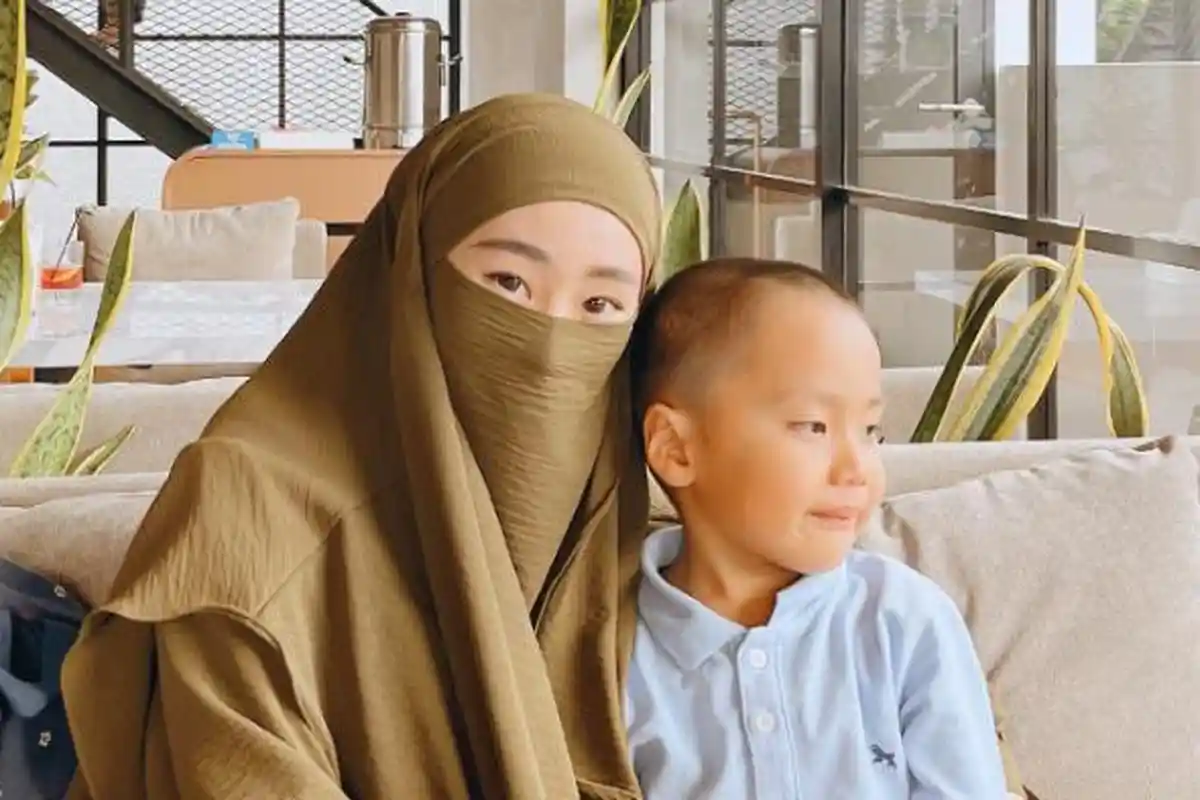 Ceritakan Perjalanannya Jadi Single Parent, Larissa Chou Ungkap Ikatan Batinnya dengan Buah Hati