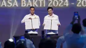 Arsjad-Rasjid-kanan-dan-Anindya-Bakrie-kanan-pentingnya-kesinambungan-kebijakan.jpg