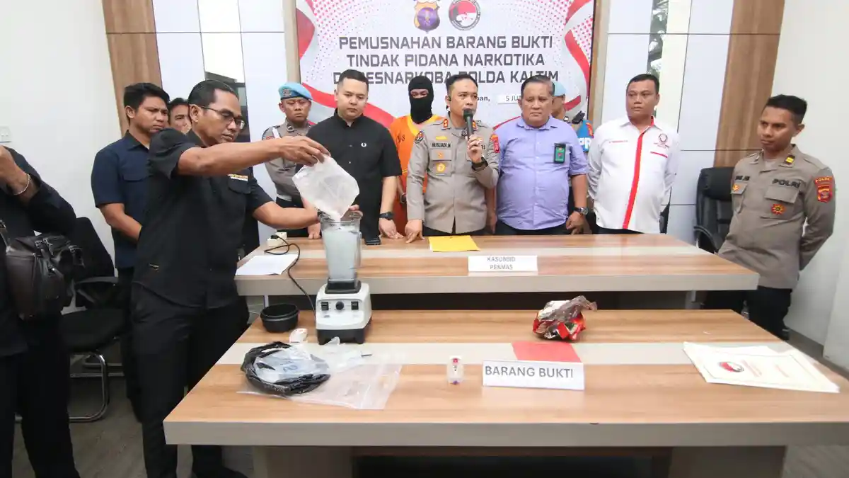 Polda Kaltim Musnahkan 990 Gram Sabu Hasil Pengungkapan di Samarinda