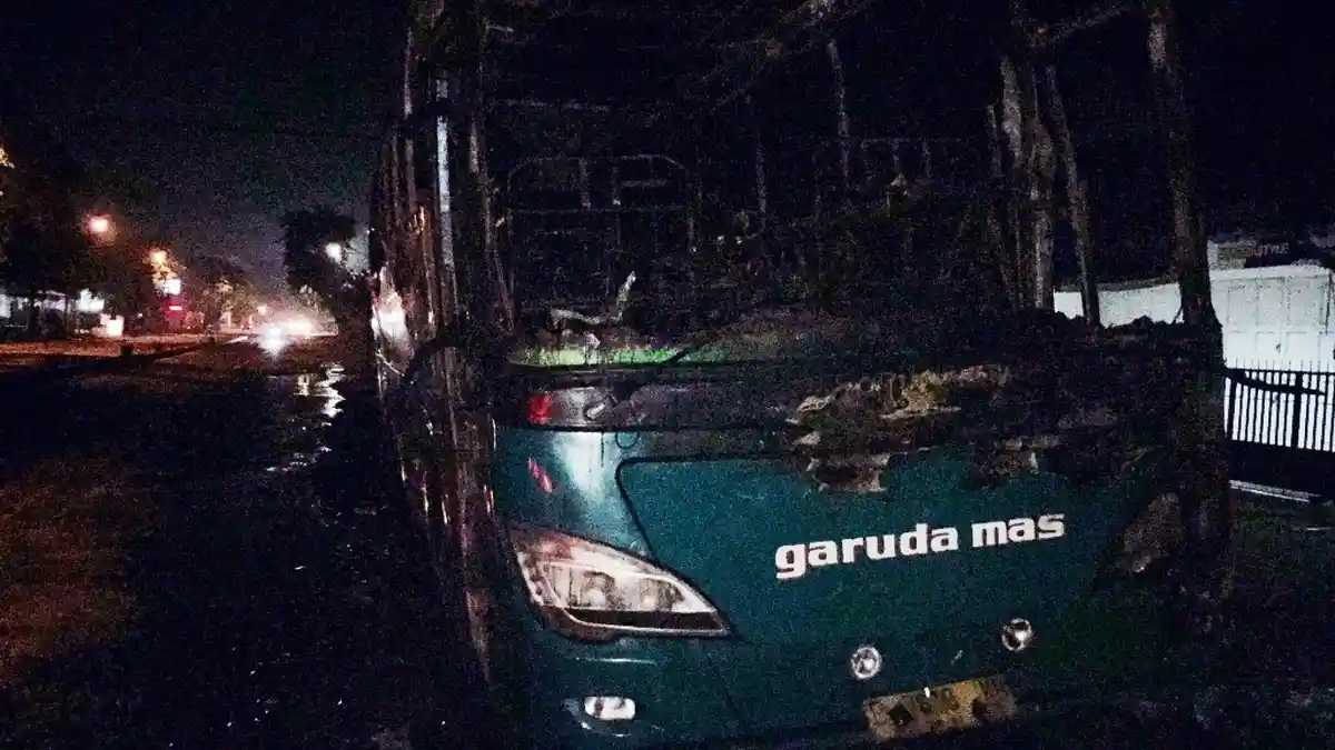 Cerita Penumpang Bus Garuda Mas Terbakar di Semarang, Terasa Panas Lalu Ada Percikan Api di Atap