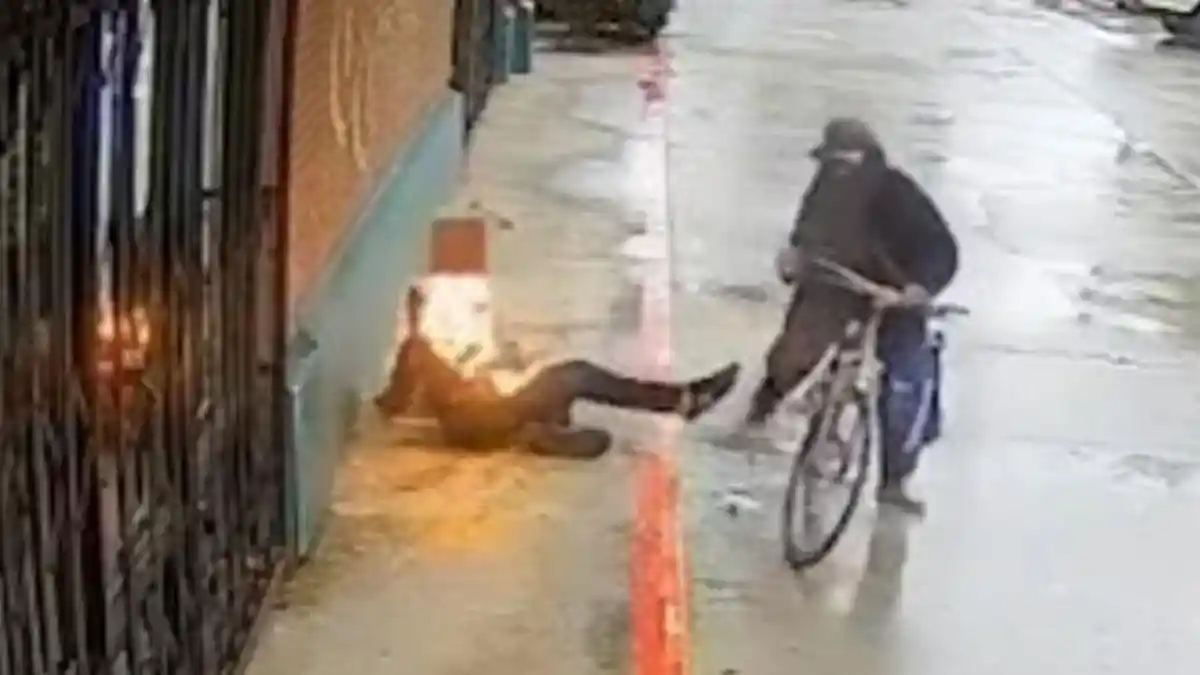 Tunawisma Lanjut Usia Dibakar Hidup-hidup, Pelaku Tutupi Wajahnya dan Kenakan Busana Serba Hitam