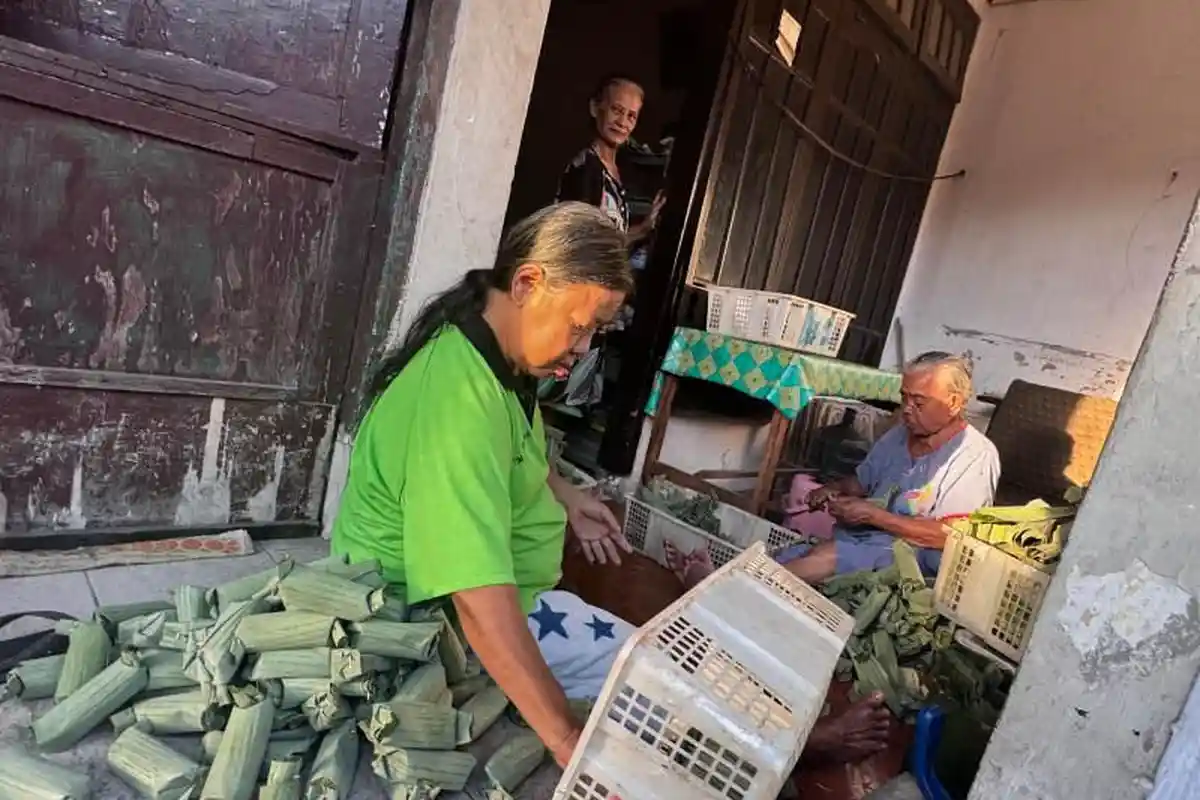 Jalan Pagi Sambil Menyapa Produsen Kuliner Kampung Lontong di Surabaya