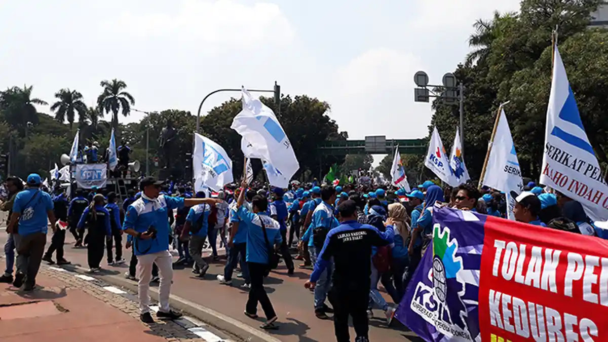 Siang Ini, Ribuan Buruh Mulai Bergerak Munuju Istana
