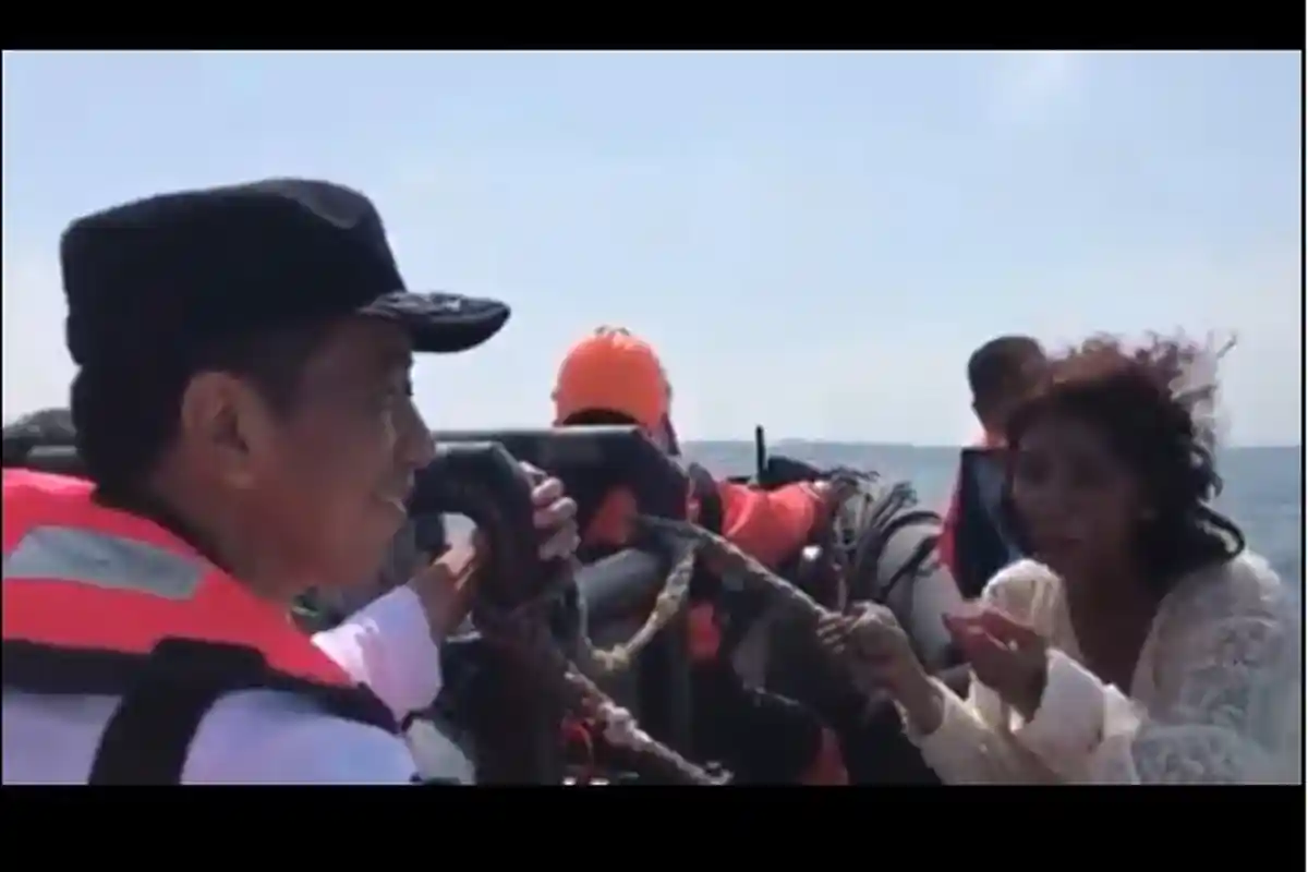 Lihat Bedanya saat Presiden Jokowi dan Susi Pudjiastuti Naik Speed Boat, Sampai Setkab Ngomong Gini