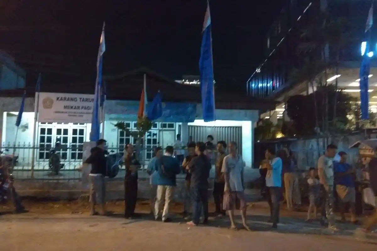 Dilarang Berjualan, Sekre Karang Taruna Mekar Pagi, di depan RS Arafah di Demo Warga