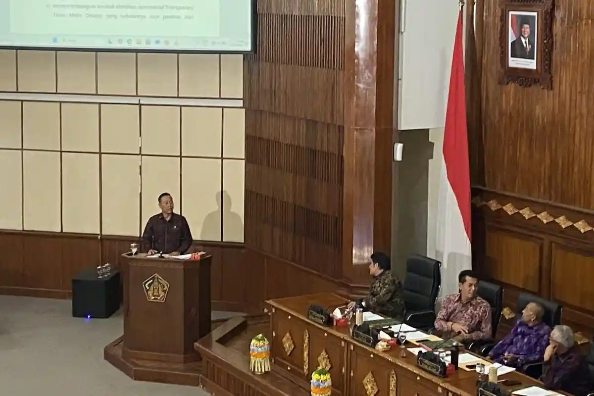 Paripurna ke-7, DPRD Bali Sampaikan Pandangan Umum Fraksi Pada Raperda Bali
