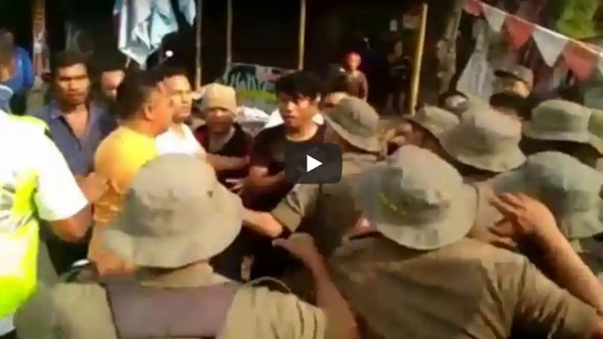 Tidak Terima Digusur, Pedagang Nyaris Bentrok hingga Lempari Petugas Satpol PP dengan Batu