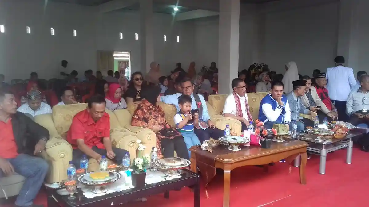 Ke Luwu Utara, Nurdin Abdullah Ditemani Istri