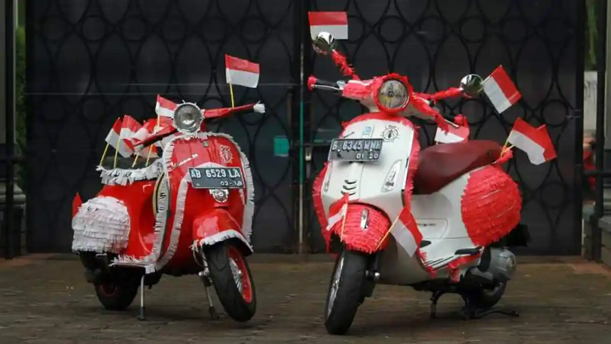 Komunitas Vespa Sajikan Aneka Jajanan Gratis Sambut Perayaan HUT RI