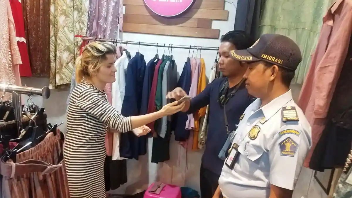 Kedapatan Jual Baju Lewat Medsos, Imigran Afganistan Dapat Pembinaan Rudenim