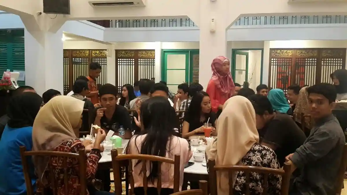 Ngopi di Papa Ong Makassar Seperti Chinatown Singapura