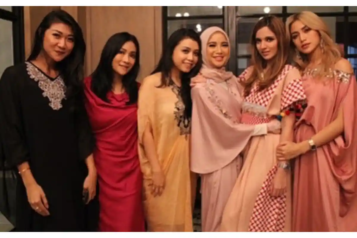 8 Potret Geng Girls Squad Berbuka Puasa Bareng Penggemar yang Seru dan Meriah Banget!