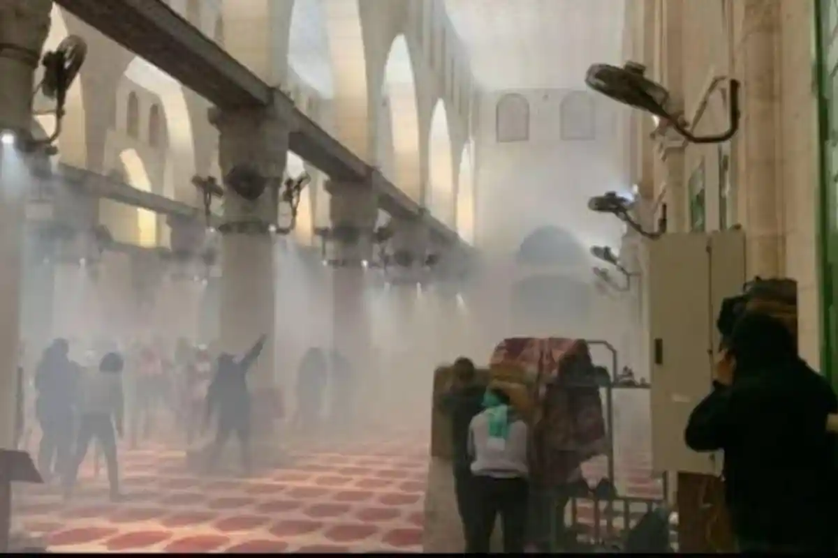 Bentrokan Berdarah di Masjid Al-Aqsa, Polisi Israel Bentrok dengan Warga Palestina Usai Salat Subuh