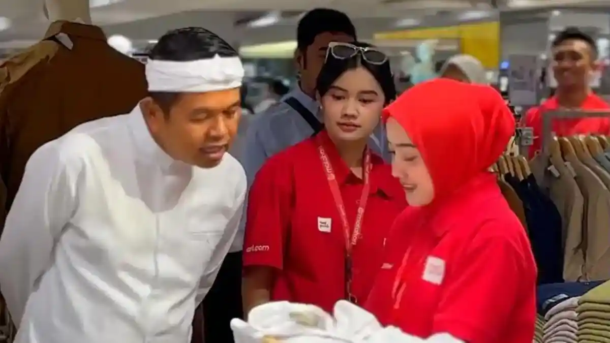 Dedi Mulyadi Sambangi Tempat Kerja Hasna-Hasni Si Gadis Kembar Tunarungu, Borong Baju Lebaran