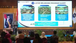 FOTO-BATAS-DESA-Direktur-Jend-es.jpg