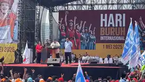 wartakota/Presiden-RI-Prabowo-Subianto-saat-memberikan-sambutan-di-depan-para-buruh.jpg
