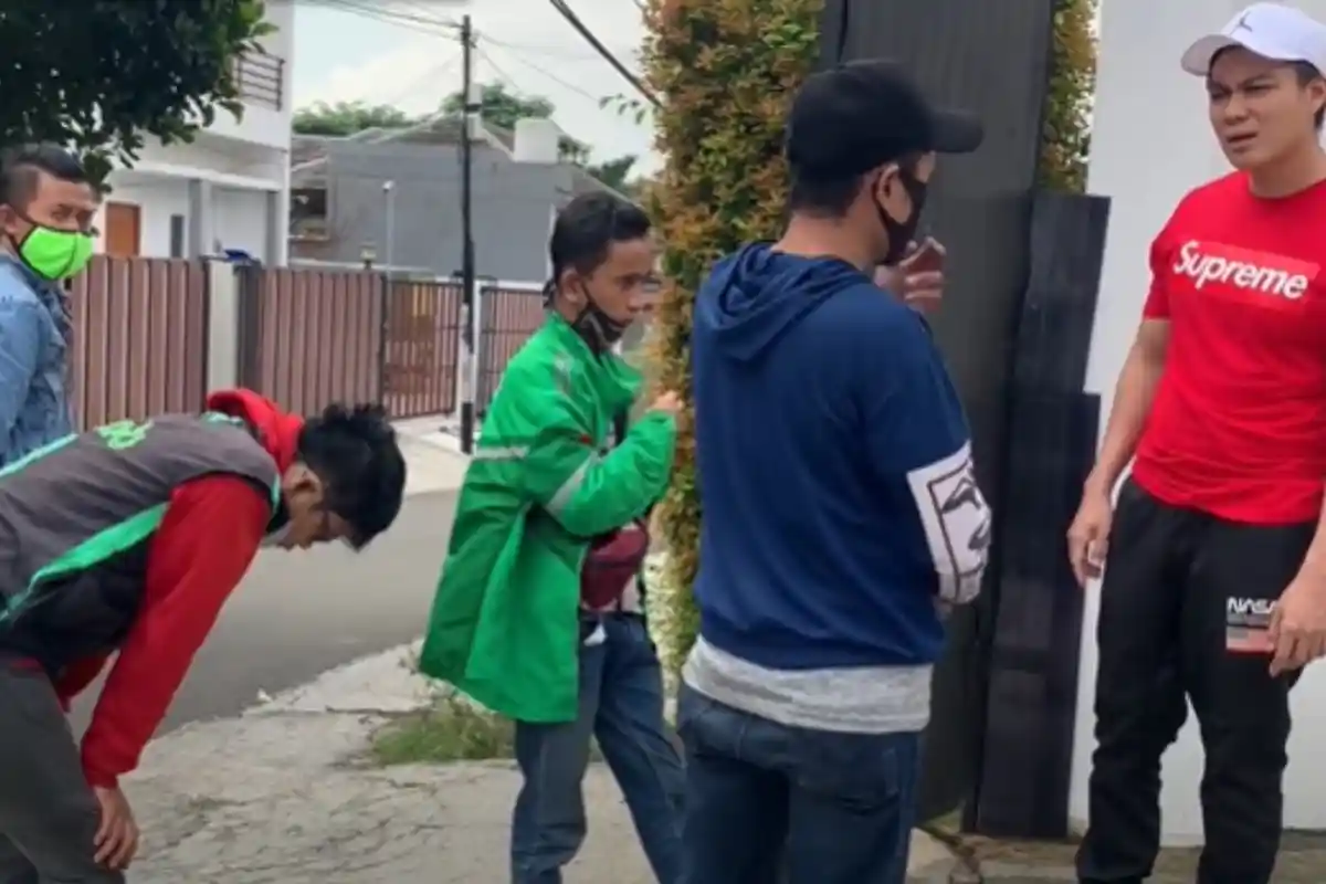 Dicegat Orang yang Maksa Minta Bantuan di Jalan, Baim Wong Murka: Mau Lu Putus Kaki, Gue Gak Peduli!