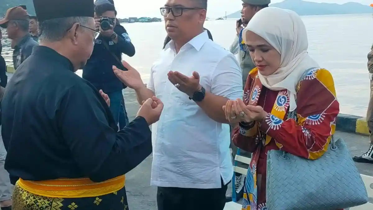 Rayakan Iduladha 2025 di Anambas Versi Pulang Kampung Wagub Kepri Nyanyang dan Istri