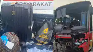 mobil-Panther-ringsek-Kamis-1042025-Tujuh-penumpang-meninggal-dunia.jpg