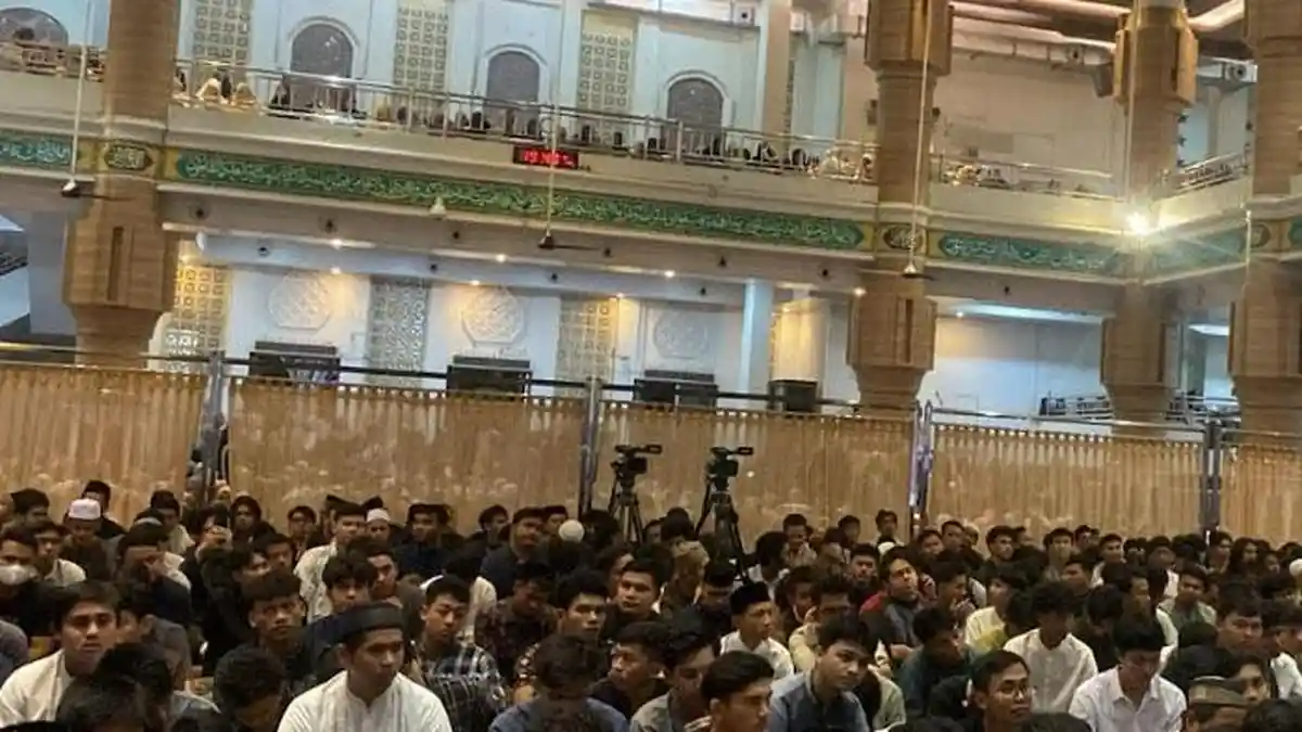 Anak Muda Banda Aceh Antusias Hadiri Tabligh Akbar Ustad Hanan Attaki di Masjid Oman