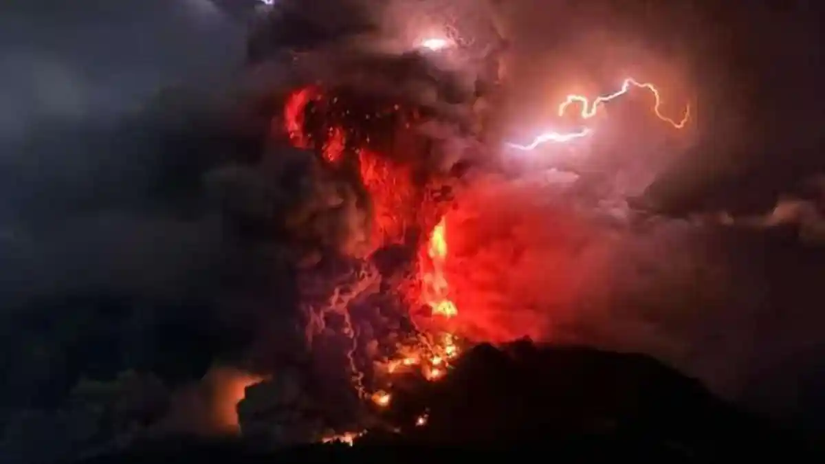 Gunung Ruang di Sulawesi Utara Erupsi, Waspada Tsunami Awan Panas Terjang Dua Kampung