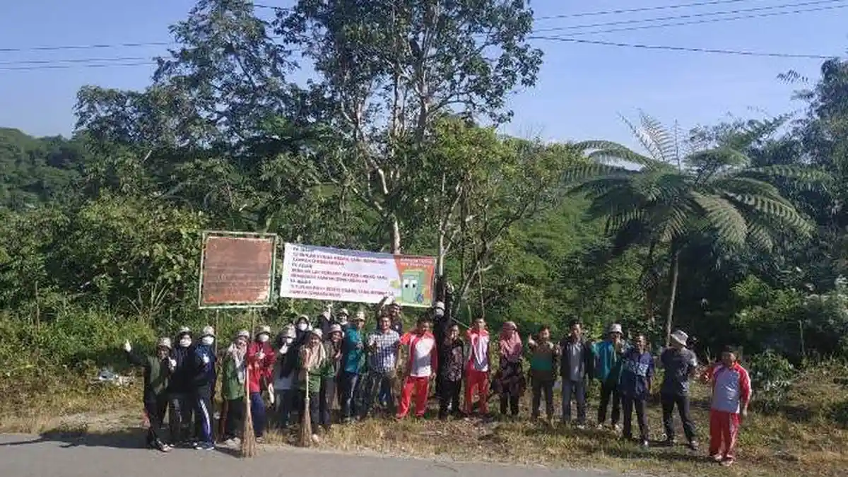 Camat Bener Kelipah Ingatkan Warga Jangan Buang Sampah Sembarangan, Mari Jaga Kebersihan 