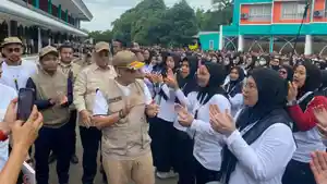 Menteri-Haji-dan-Umrah-Mochamad-Irfan-Yusuf-saat-meninjau.jpg