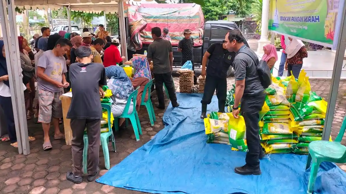 Polres Tebingtinggi Gelar Pengamanan Gerakan Pangan Murah di Kantor Camat Padang Hulu
