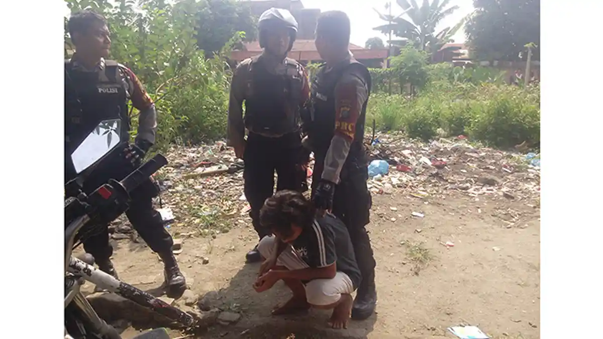 Pengguna Sabu Kabur saat Petugas Asyik Menyisir Rumahnya