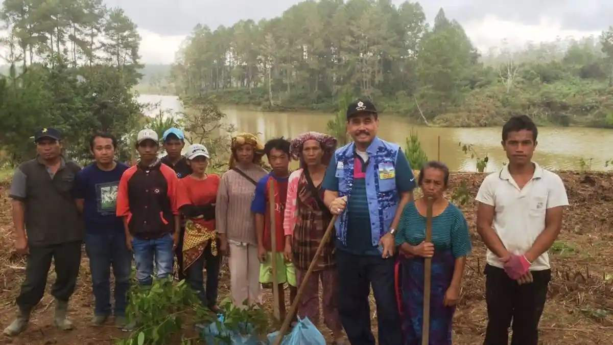 Dukung Danau Toba Jadi UNESCO Global Geoparks, ISKA Sumut Tanam 2 Ribu Pohon