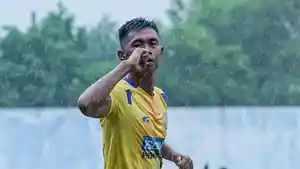 PT-Liga-Indonesia-Baru-Penyerang-Gresik-United-Kahar-Kalu-Muzakkar.jpg