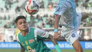 Gali-Freitas-Persebaya-Surabaya-vs-PSBS-Biak-di-Stadion-Gelora-Bung-Tomo-GBT.jpg