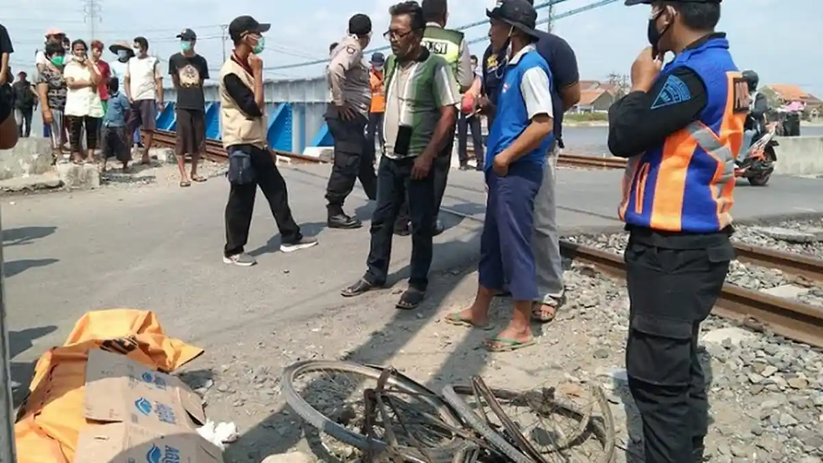 Dalam Sehari, 2 Warga Semarang Tersambar Kereta Api, 1 Tewas 1 Luka, PT KAI Minta Perhatian Pemda