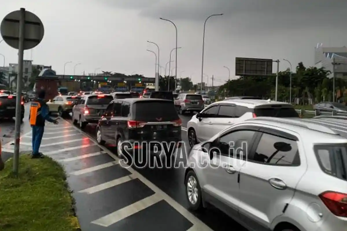 Mudik Lebaran 2024, Terjadi Penumpukan Kendaraan di Tol Waru Juanda pada H-5 Lebaran
