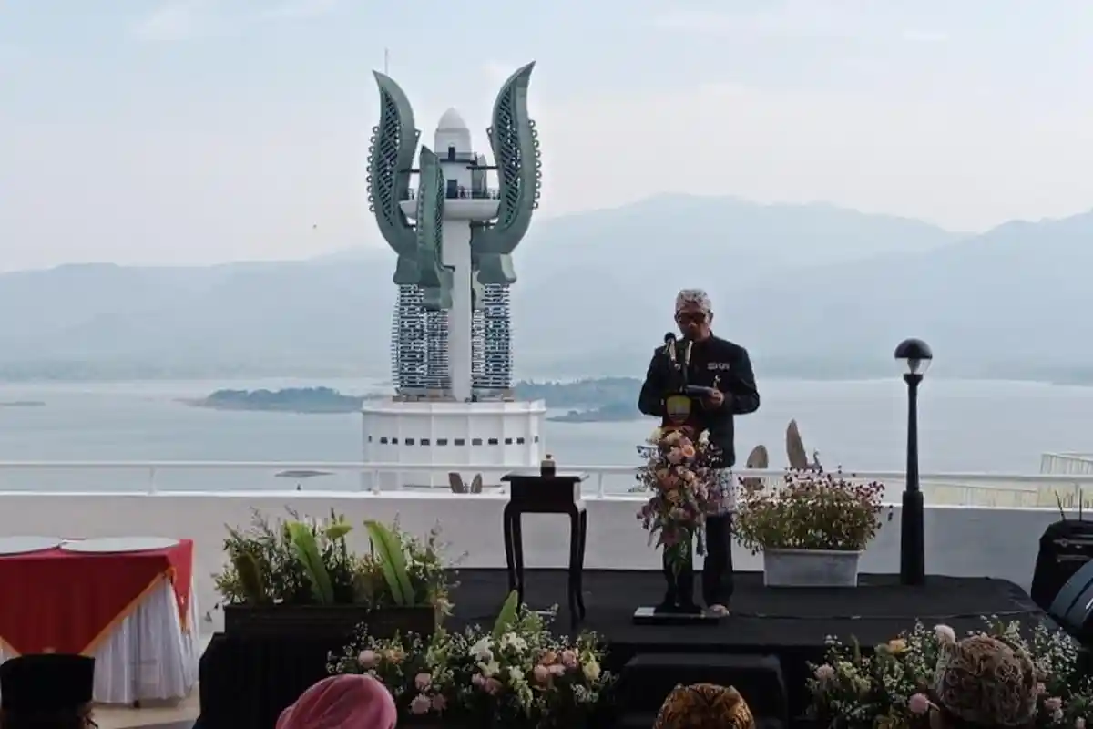 Ridwan Kamil Resmikan Menara Kujang Sapasang di Jatigede Sumedang