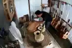 Pengrajin Gitar Lokal di Riau