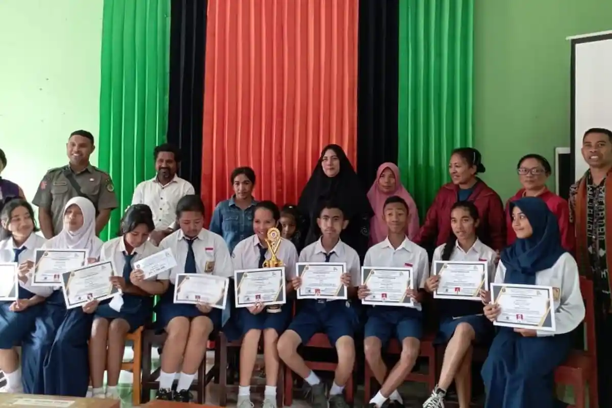 Ukir Skor Mentereng, SMP Negeri 2 Bajawa Raih Juara 1 Lomba Cerdas Cermat IPA Flores - Lembata