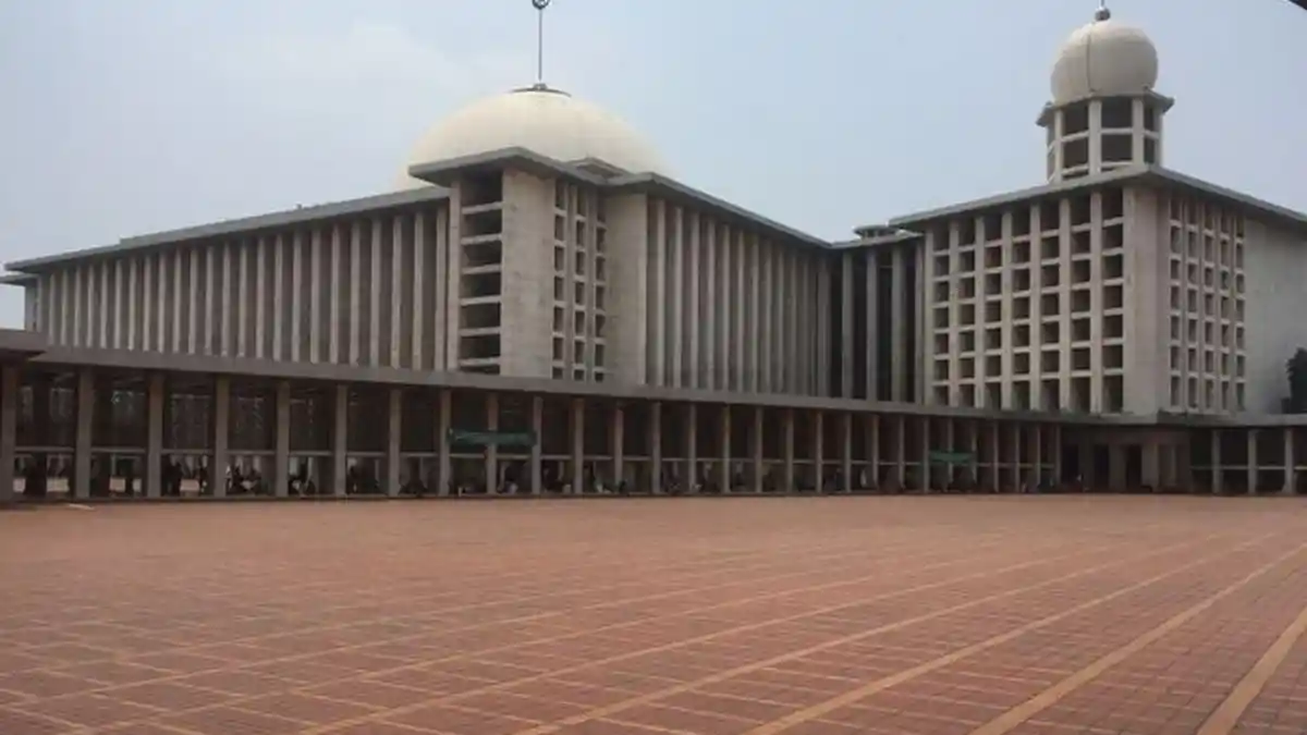 Sejarah Masjid Istiqlal, Berdiri di Atas Tanah Reruntuhan Benteng Belanda