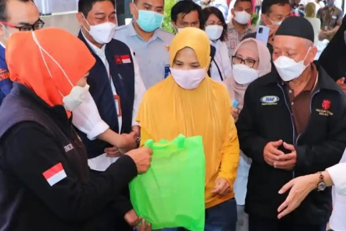 Minyak Goreng Langka, Khofifah Minta Pangdam dan Kapolda Instruksikan Sidak ke Pabrik-pabrik