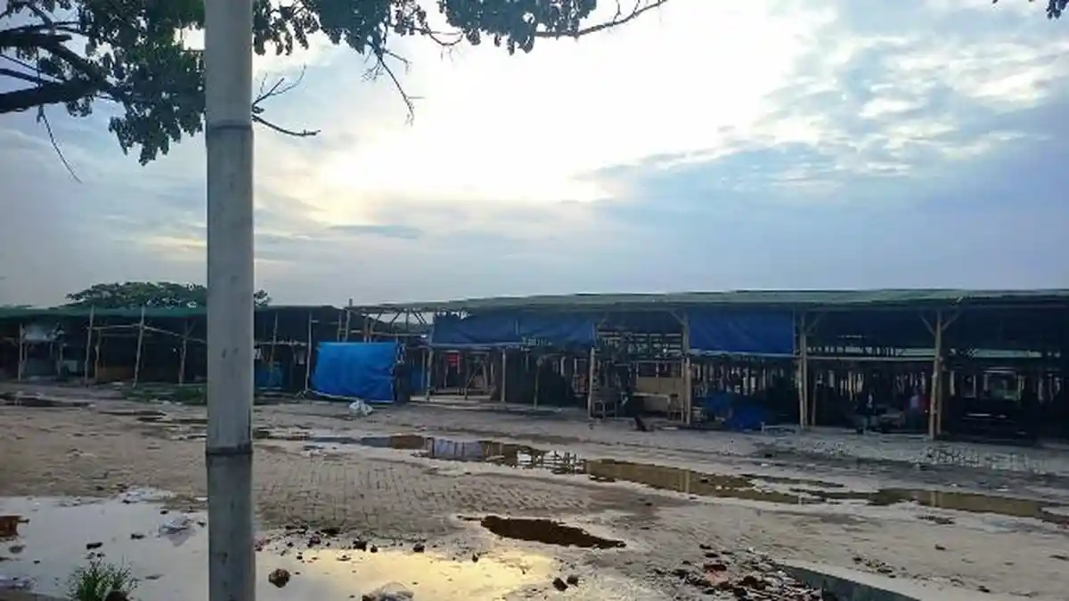 Mengapa Masih Ada Pedagang yang Berjualan di Pasar Johar Relokasi?