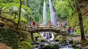 menikmati-suasana-air-terjun-jumog-yan.jpg