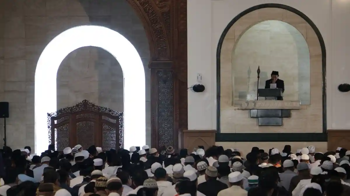 Hukum Sholat Tahiyatul Masjid Ketika Khutbah Jumat Berlangsung